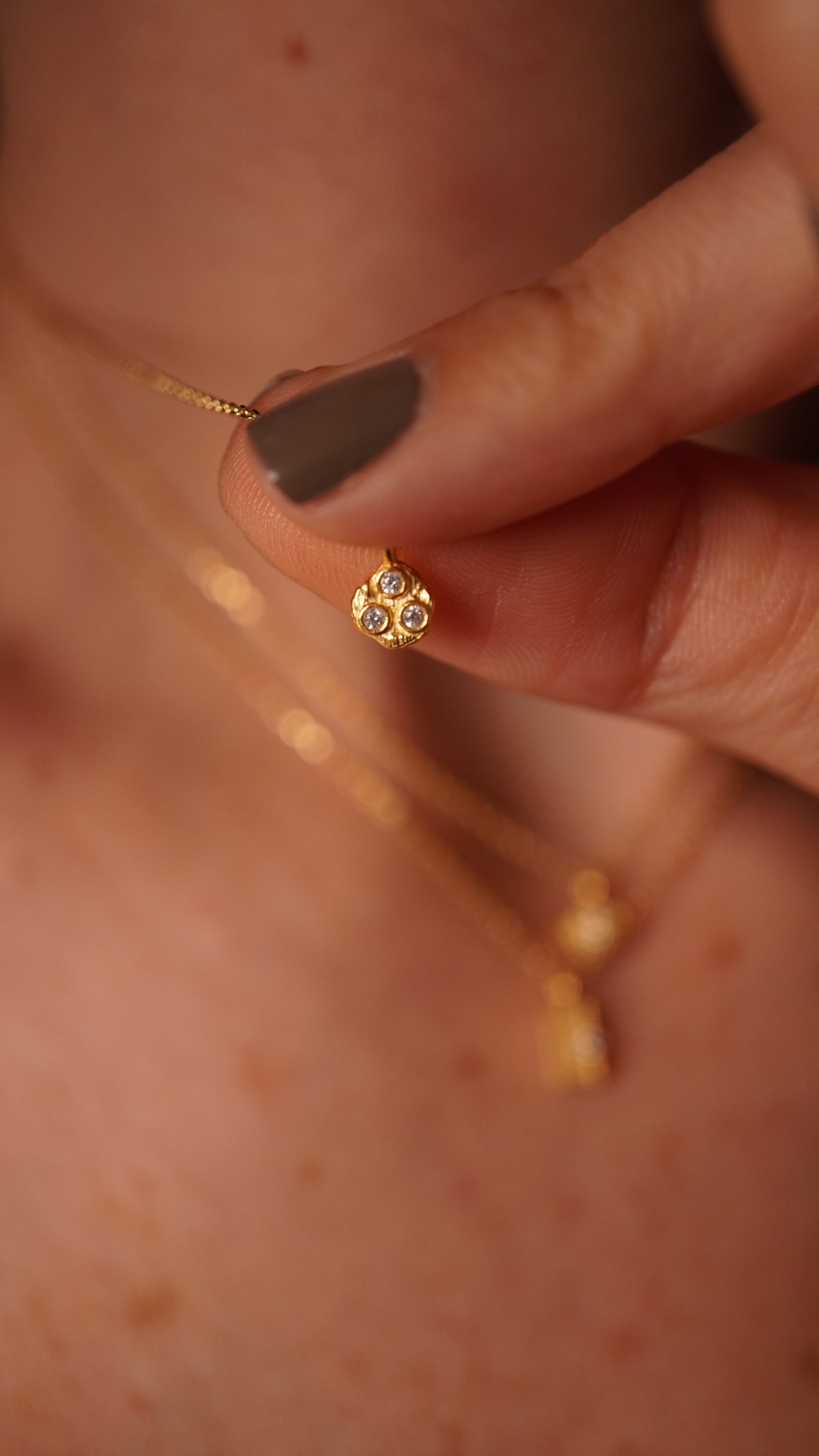 Necklet Yuvarlak Üç Taşlı Kolye