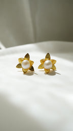 Pearl on Flower Küpe